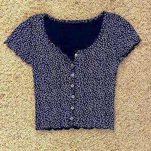 Brandy Melville Blue and White Floral Crop Top